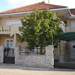 Apartament Sanda *