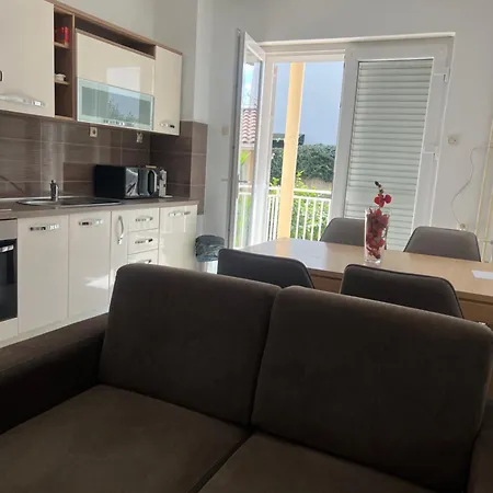 Sanda Apartman